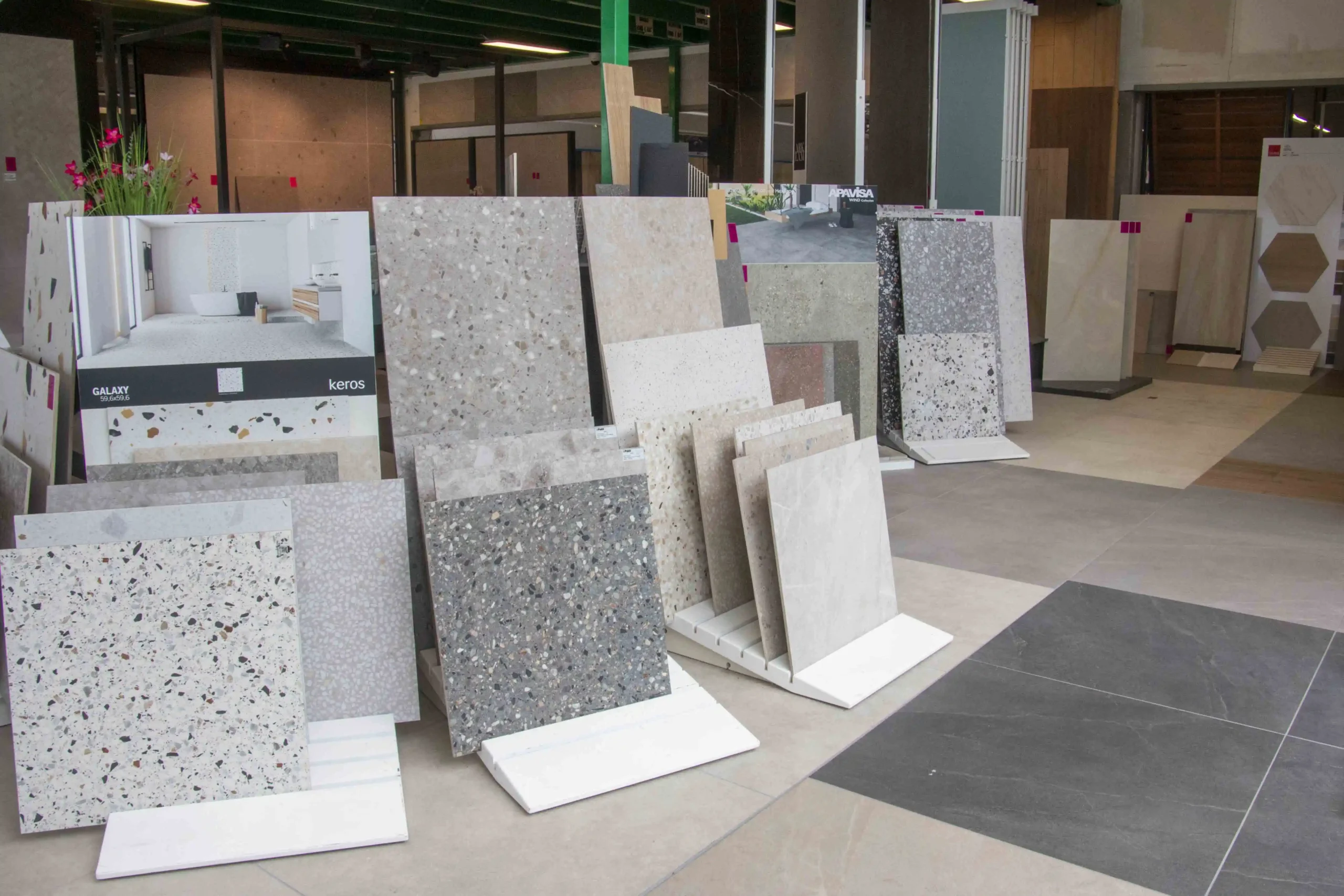 Tegels bekijken in showroom