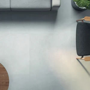 Argenta Gravel White vloertegels 90×90 in een woonkamer, van bovenaf