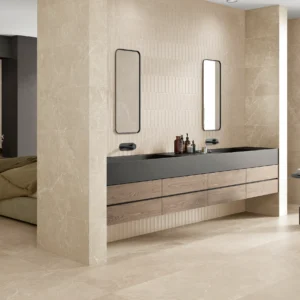 Argenta Storm Cream vloer- en wandtegels met Storm Blind Cream accentwand in een badkamer