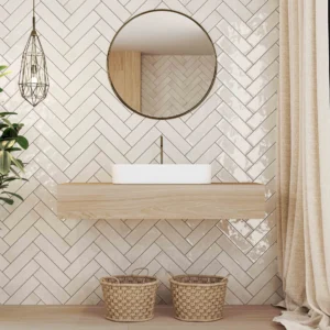 Ecoceramic Harlequin Bianco glanzende wandtegels in visgraat in een badkamer