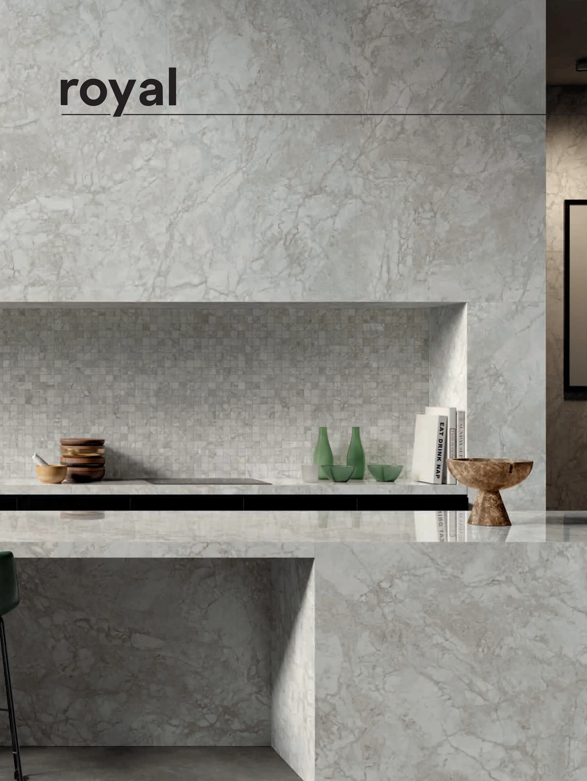 Saime Royal Silver 120×278 gepolijst en mat, met Royal Mozaïek Silver 30×30 in een keuken