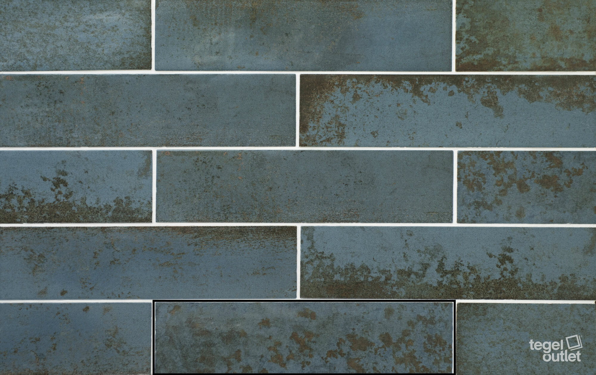Magnetism Blue 6.3x25 – Image 2