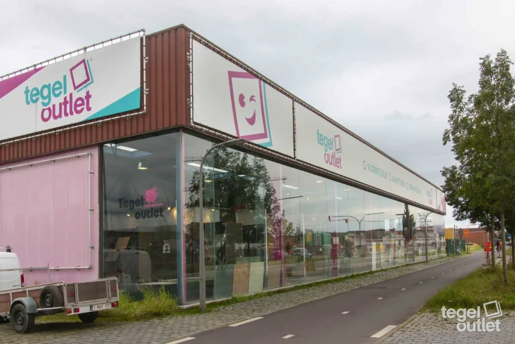 La façade de Tegeloutlet Antwerpen sur la Slachthuislaan