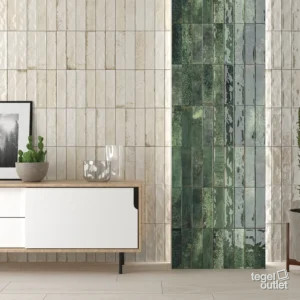 Ecoceramic Asly Beige en Green glanzende wandtegels in een leefruimte