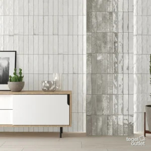 Ecoceramic Asly White en Grey glanzende wandtegels in een leefruimte