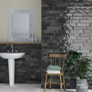 Ecoceramic Asly Black glanzende wandtegels in een badkamer