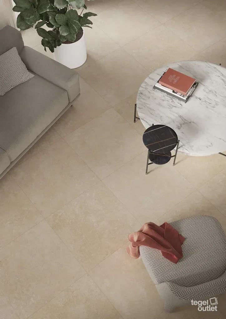 Vue de dessus d’un salon avec carreaux de sol beiges Saime Avalon Beige 60×60