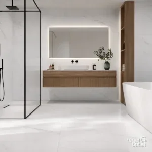 Sfeerbeeld (illustratie): badkamer met grote witte marmerlooktegels op de vloer en de wand