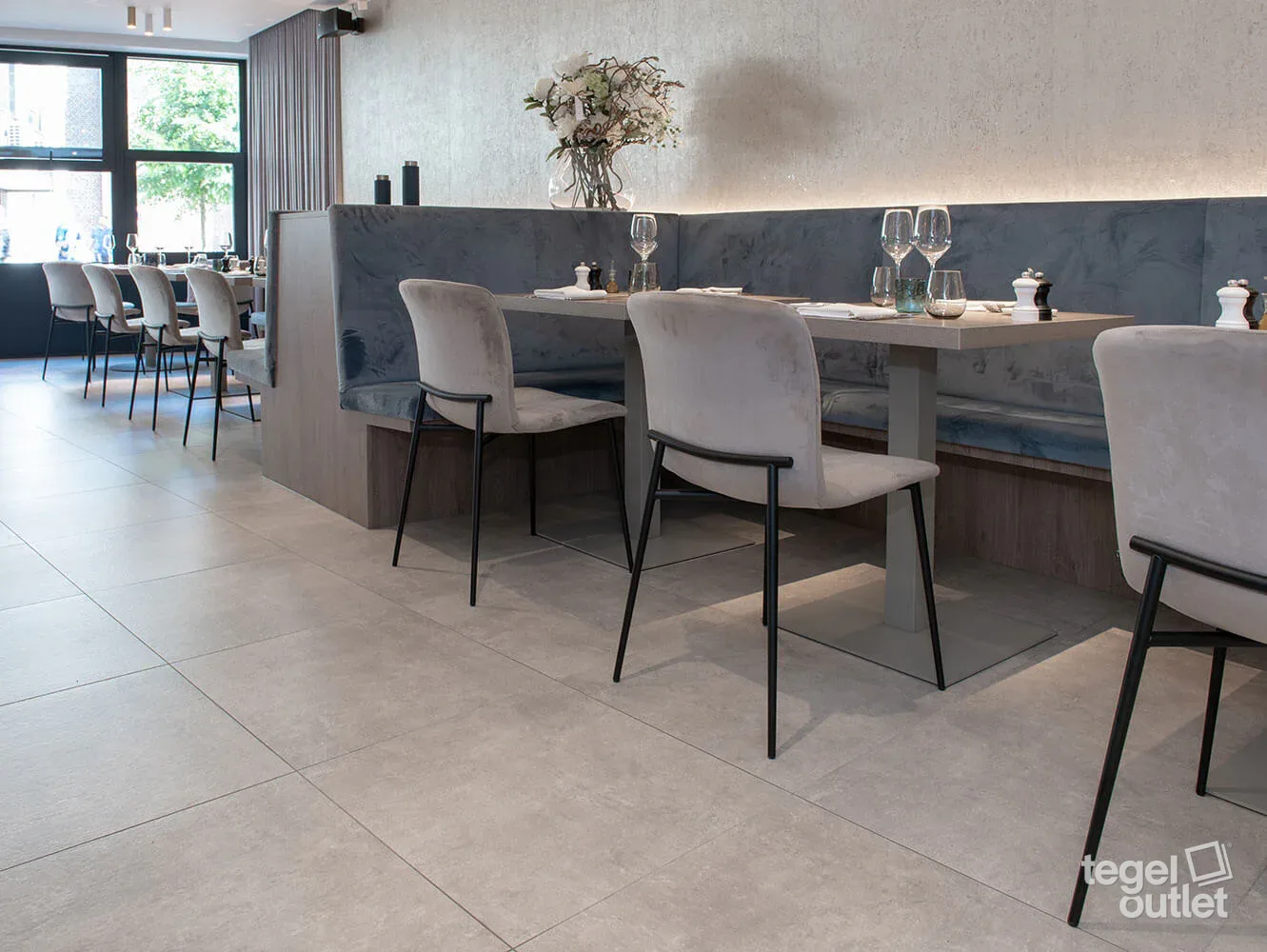 Cemento Light Grey 60x60 in een interieur