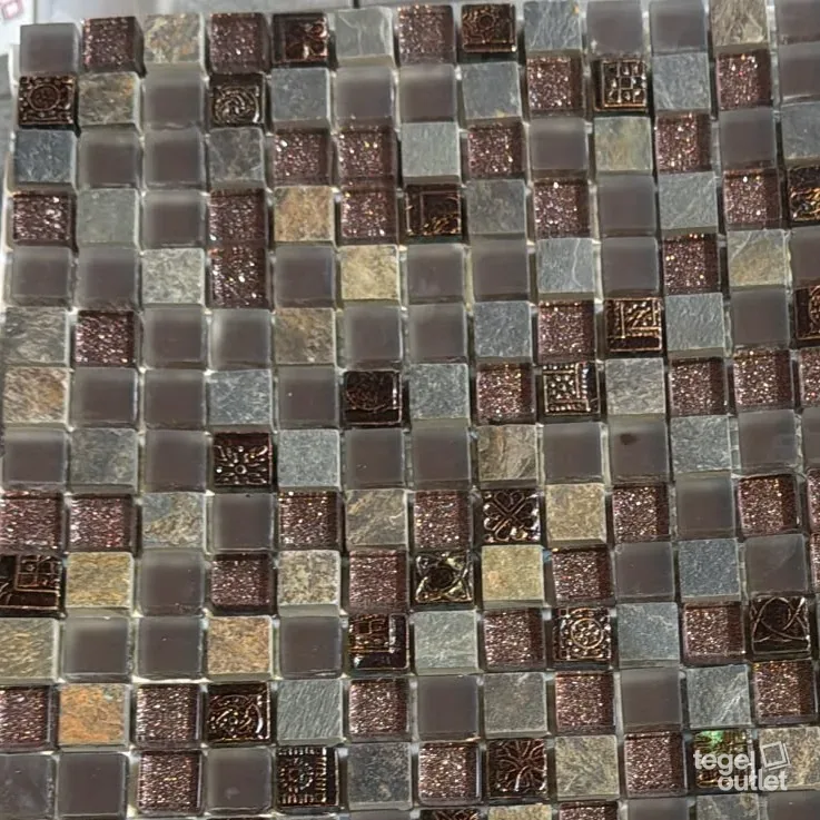 Eneas Black mozaïek: een mat in de winkel van dichtbij, glas, leisteen en metalen steentjes