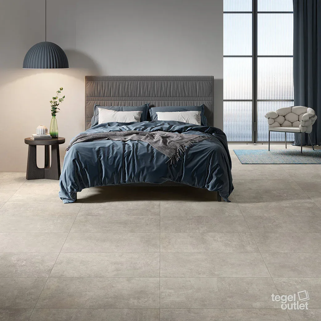 Evoque Greige 45x45 in een interieur