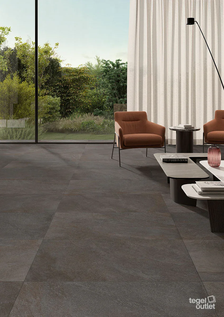 Geostone Antracite 60x60 in een interieur