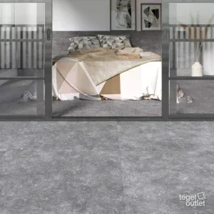 Grainstone Silver 45x45 in een interieur