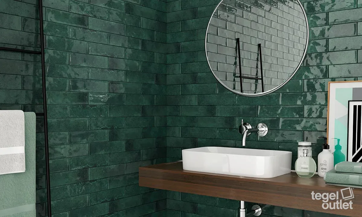 Ecoceramic Harlequin Green carreaux de mur brillants dans une salle de bain
