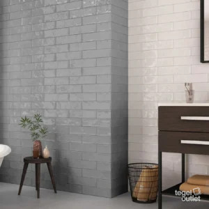Ecoceramic Harlequin Grigio glanzende wandtegels in een badkamer