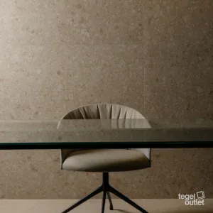 Kalksten Earth 60x60 in een interieur
