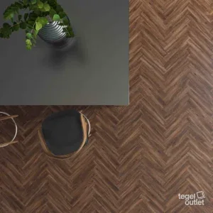 Lames effet bois Ecoceramic Kootenai Cerezo 8×44,2 posées en bâtons rompus