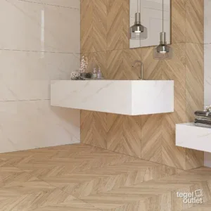 Ecoceramic Loire Maple houtlook chevron vloertegels in een keuken