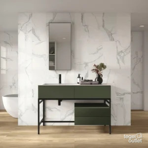 Ape Luna Blanca marmerlook tegels in een badkamer