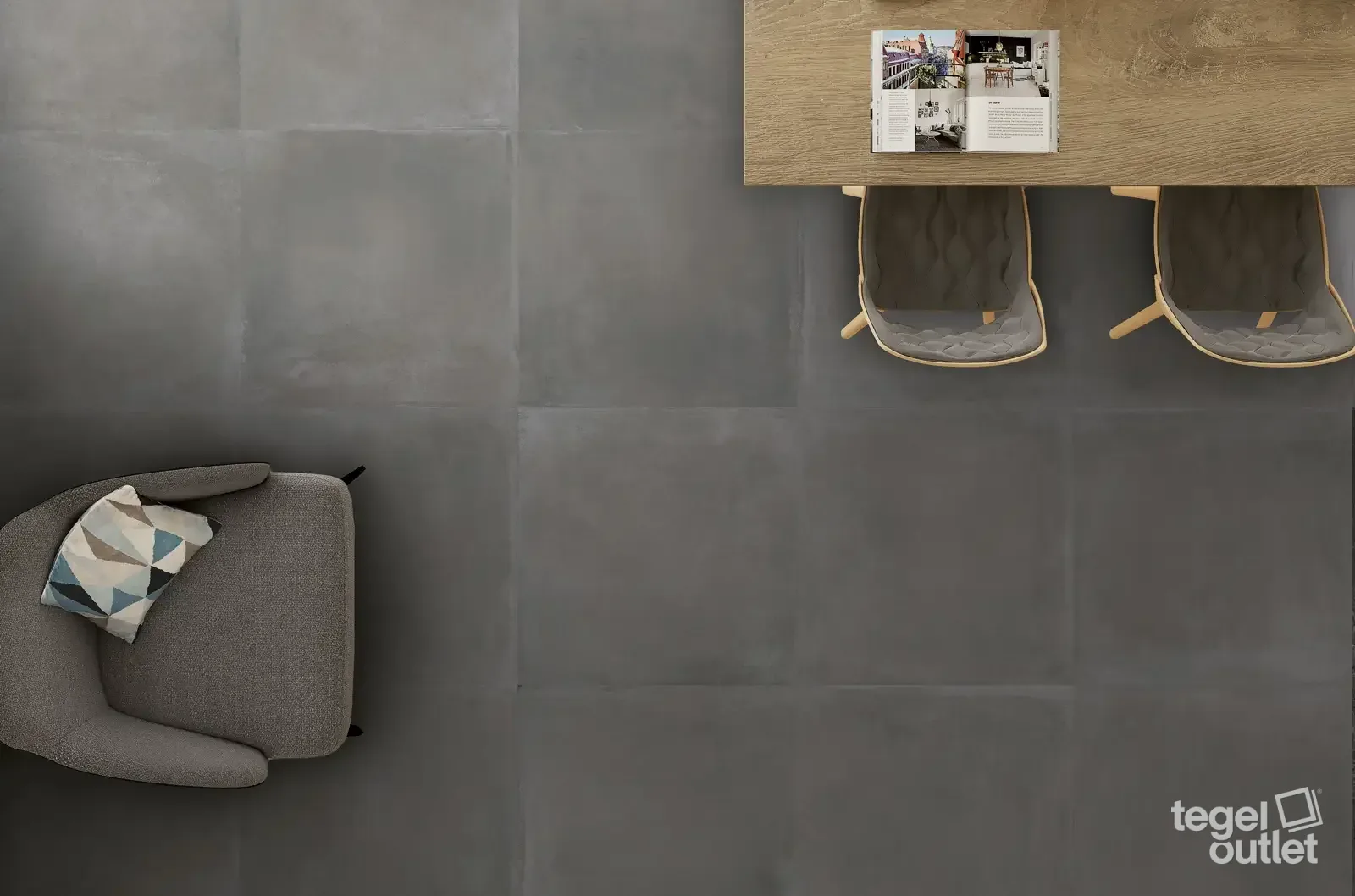 Madox Antracita 45x45 in een interieur