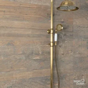 Photo d'ambiance : mur de douche en carreaux aspect bois gris et brun