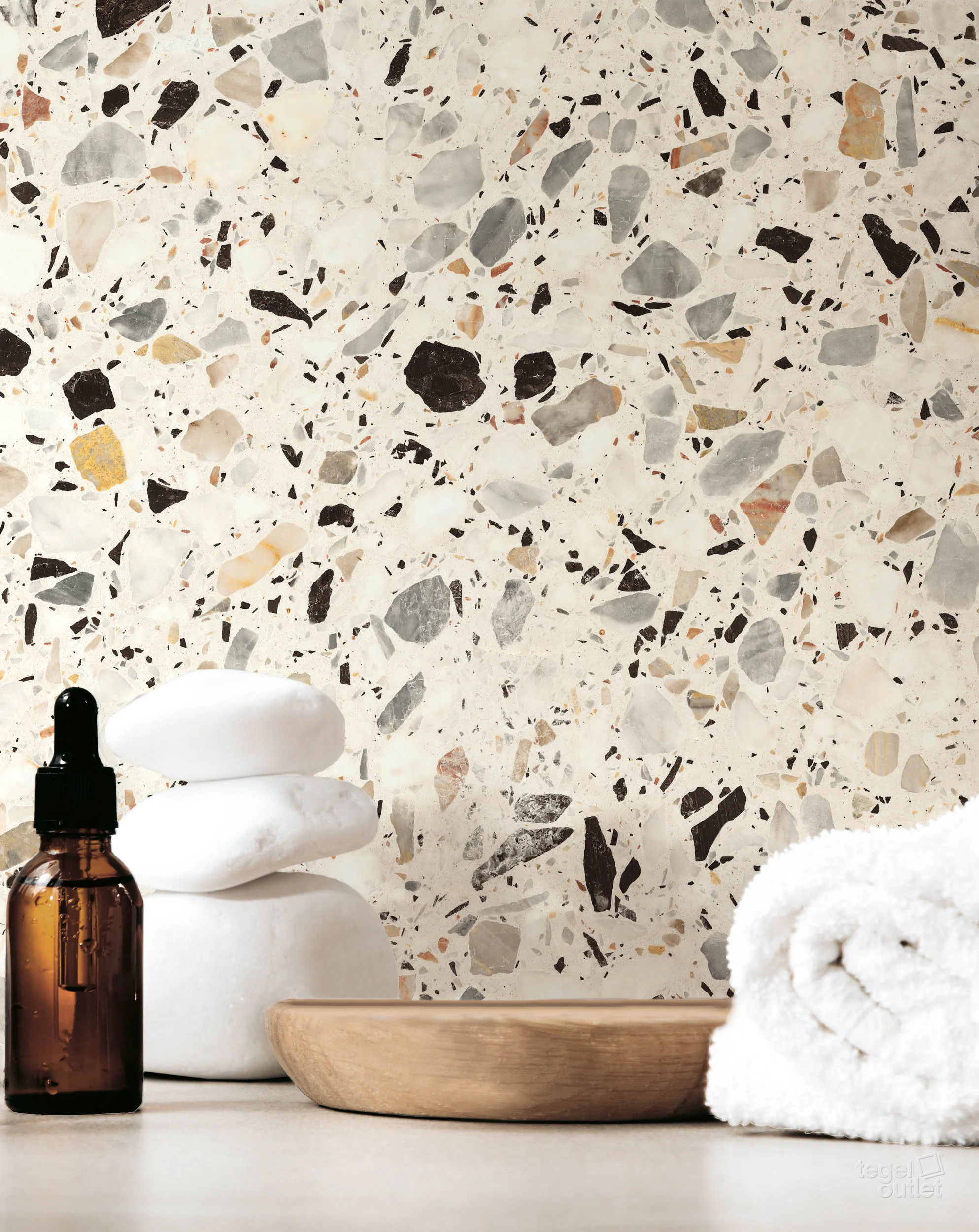 Energieker Medley Cream 60×120 terrazzolook wand met badkameraccessoires