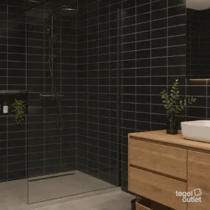 Sfeerbeeld (illustratie): badkamer of keuken met tegels in zwart