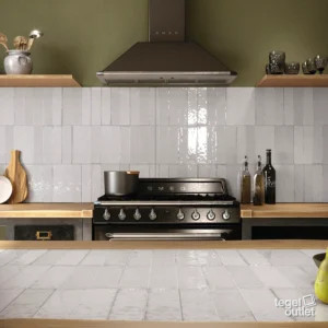 Ape Murus Griseo 7×28 als spatwand in een keuken