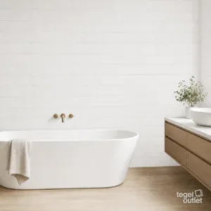 Sfeerbeeld (illustratie): wand in badkamer of keuken met tegels in wit