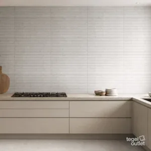 Sfeerbeeld (illustratie): wand in badkamer of keuken met tegels in grijs