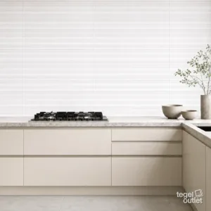 Sfeerbeeld (illustratie): wand in badkamer of keuken met tegels in wit