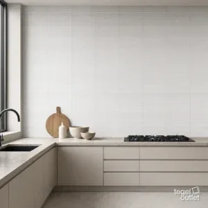Sfeerbeeld (illustratie): wand in badkamer of keuken met tegels in grijs