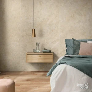 Saime Royal Beige marmerlook wandtegels in een slaapkamer