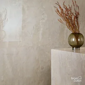 Saime Royal Ivory, carreaux muraux effet marbre, mise en situation