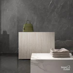 Saime Royal Dark marmerlook wand en vloer in een badkamer