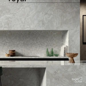 Saime Royal Silver 120×278 gepolijst en mat, met Royal Mozaïek Silver 30×30 in een keuken