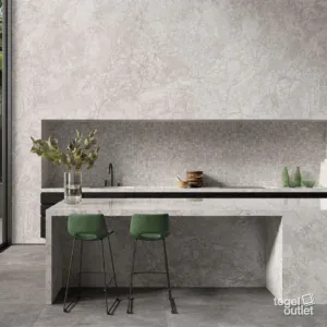 Saime Royal Silver, carreaux muraux effet marbre dans un coin salon