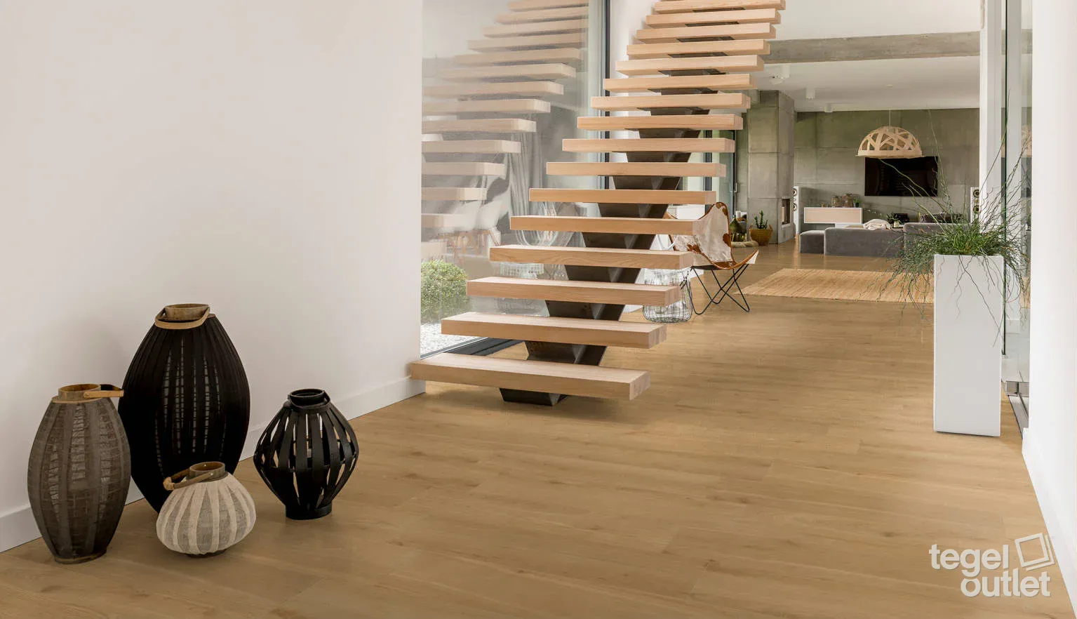 Sia Miel 23x120 in een interieur
