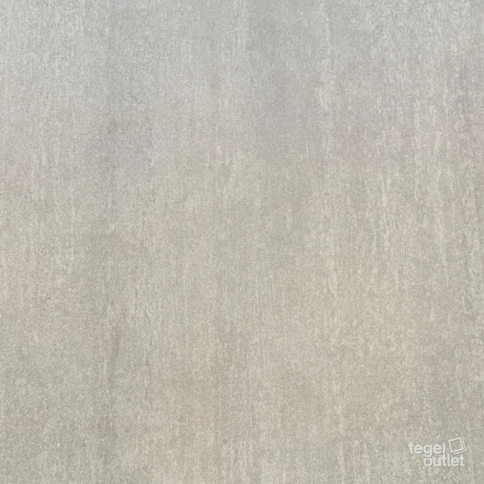 Solid Grey 60x60: de tegel in een lichte, warme grijstint met fijne verticale strepen