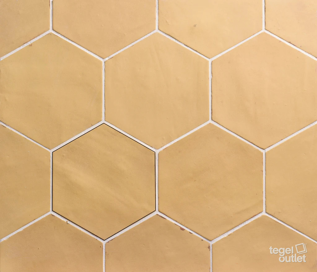 Souk Nomade Ocre 13,9×16 – Ape, gelegd vlak met kleurvariatie