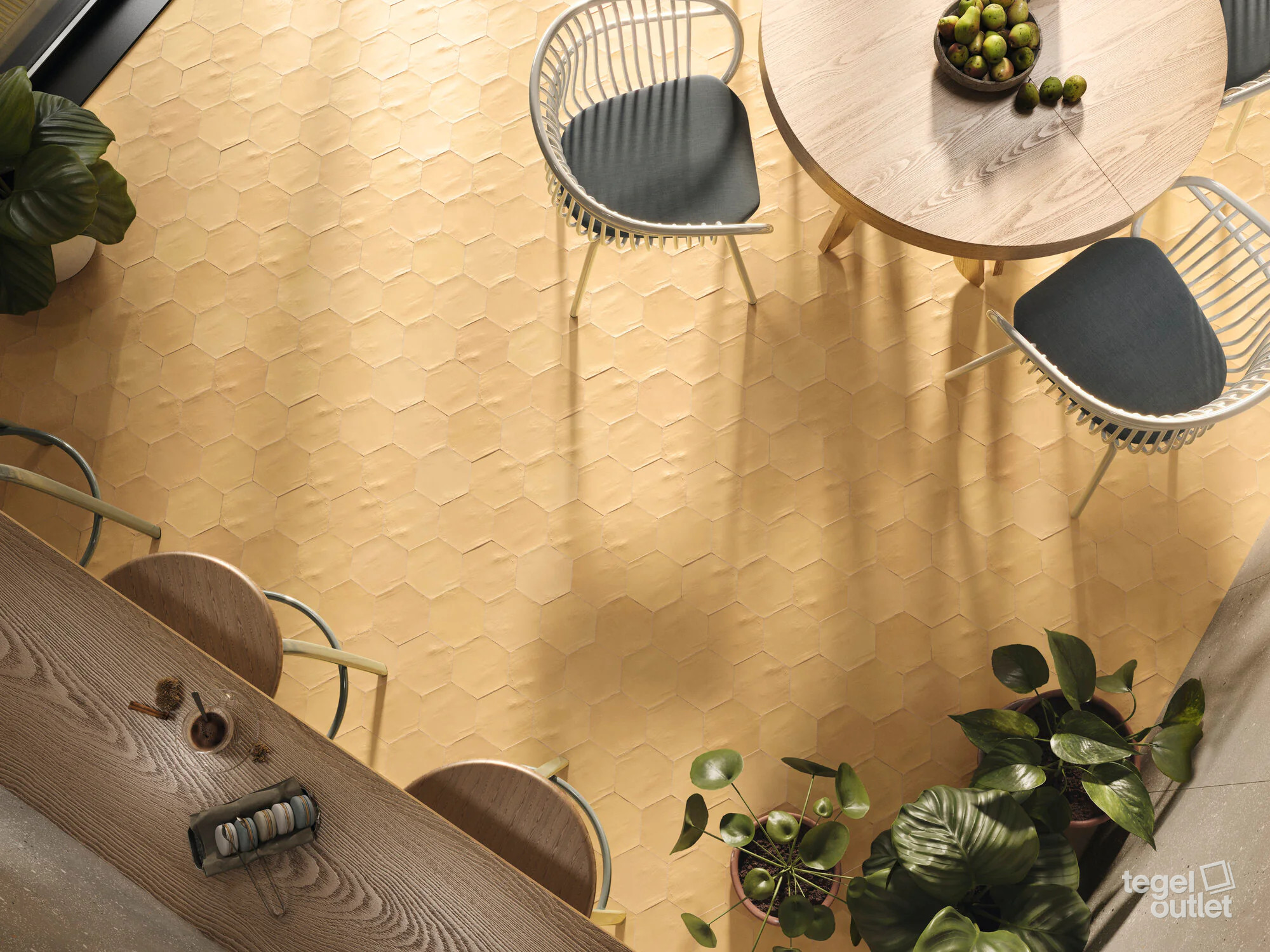 Ape Souk Nomade Ocre tegels in een terras