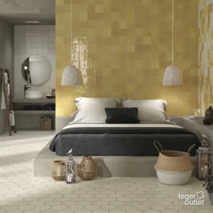 Ape Souk Ocre en Kasbah Ocre Mix tegels in een slaapkamer