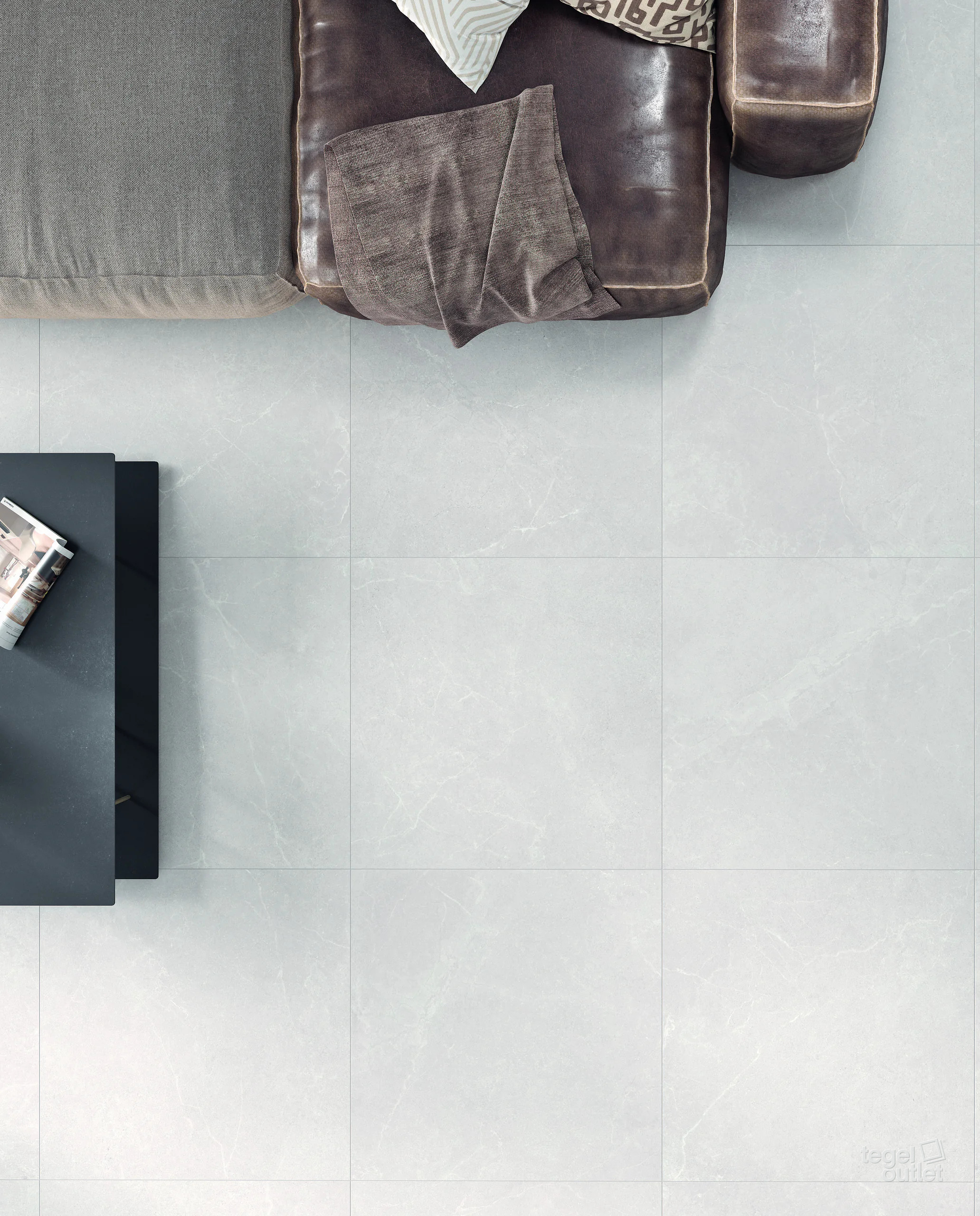 Argenta Storm White vloertegels 90×90 in een slaapkamer, van bovenaf