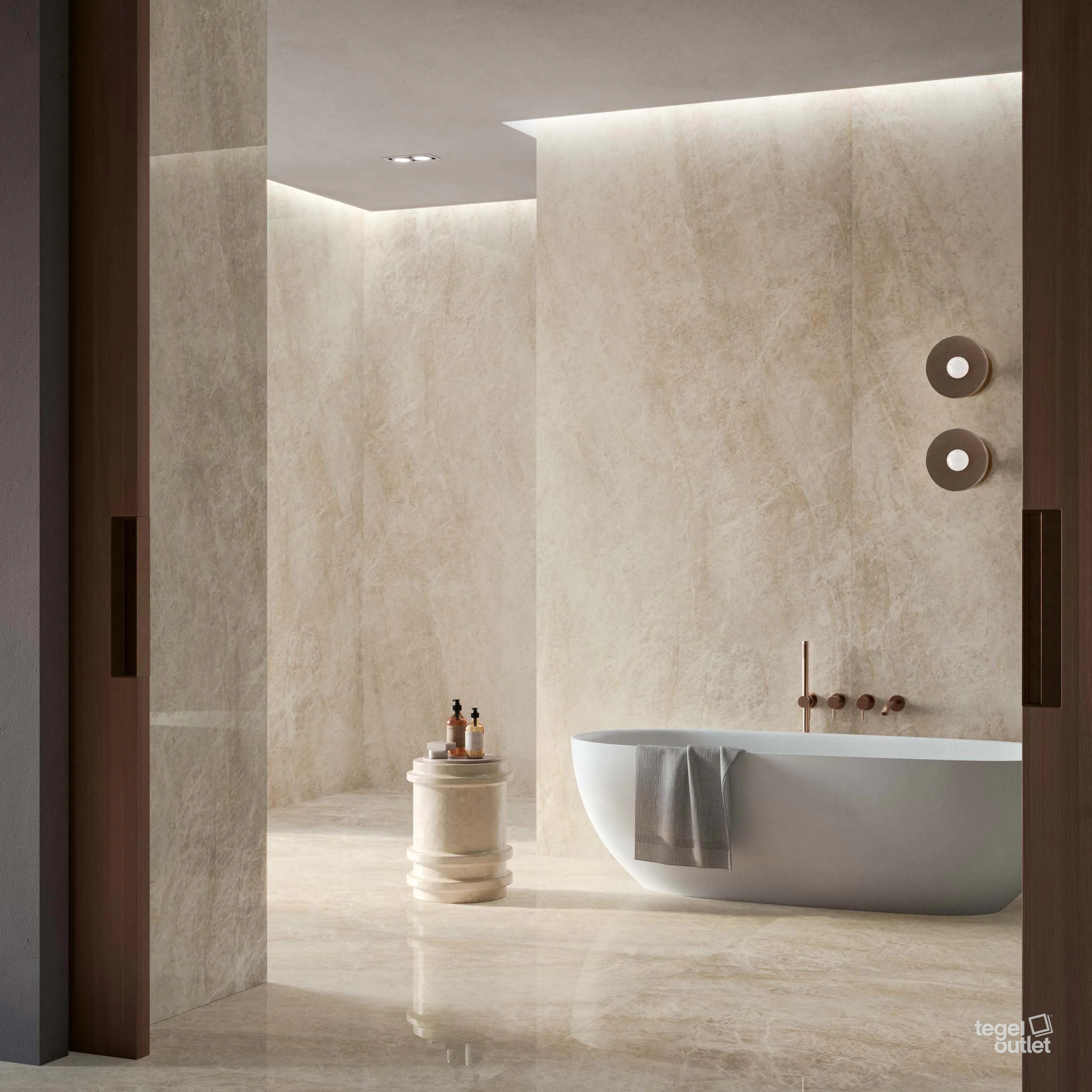 Energieker Taj Mahal Amber marmerlook platen 120×280 in een badkamer