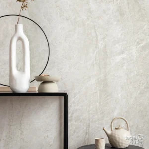 Taj Mahal Linen – woonkamer 120×280 Energieker Taj Mahal Linen marmerlook wand 120×280 in een woonkamer