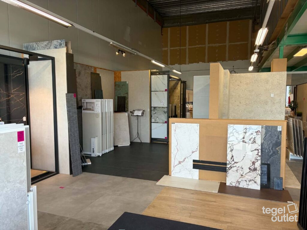 Marmerlook tegels en grote formaten in showroom Aartselaar