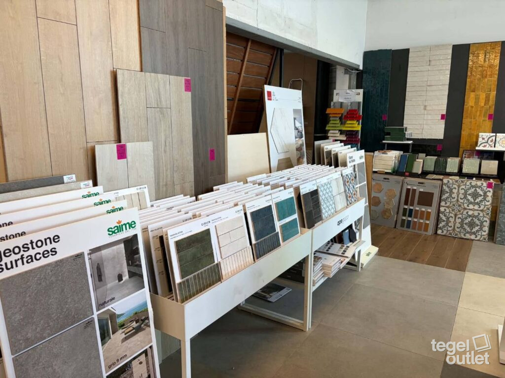 Wandtegels in kleur in showroom Aartselaar