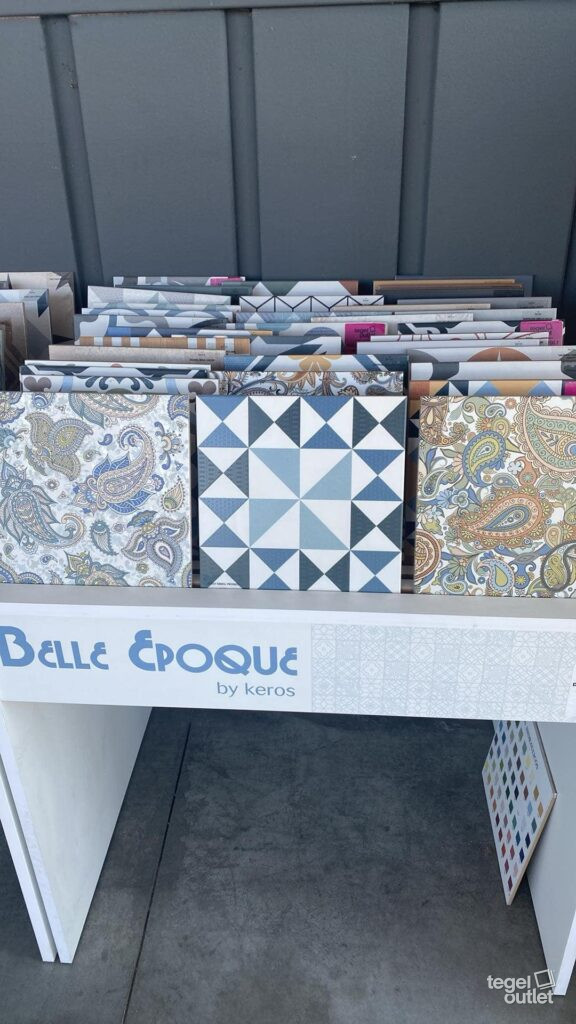 Carreaux à motifs Belle Epoque de Keros dans le showroom Antwerpen