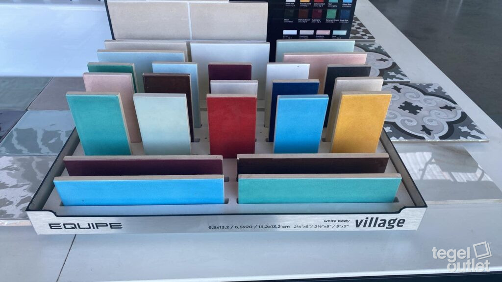 Carreaux muraux Equipe Village colorés dans le showroom Antwerpen