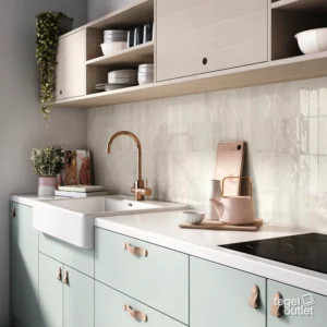 Ape Tennessee White 5,2×16,1 wandtegels als spatwand in een keuken